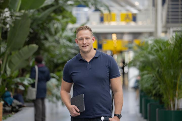 David Weller in de centrale haal